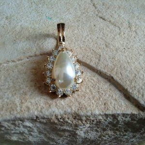 Vintage Gold Tone Roman Pearl Pendant